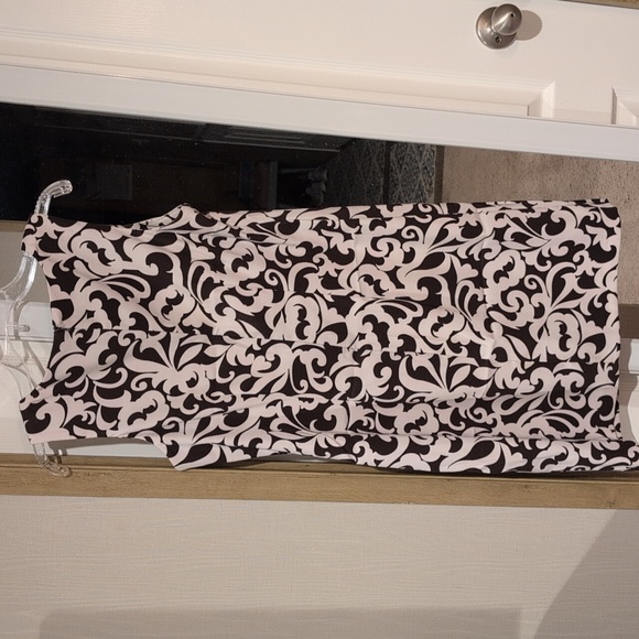 Sleeveless Dark Brown & White Patterned Shift Dress - Picture 2 of 3